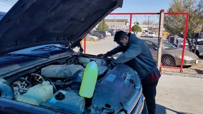 Talleres reportan alza en demanda de anticongelante por las altas temperaturas