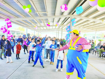 Club Rotario lleva magia y alegría a niños del 105 Batallón