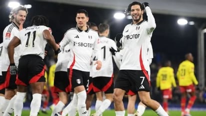 DEPORTES: El delantero mexicano sigue encendido con las redes en Inglaterra y ahora marcó en la copa.

