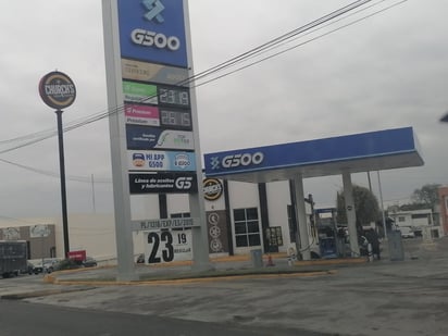 gasolina: La Profeco comenzó a instalar mantas negativas a estaciones de servicio de gasolina.