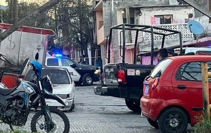 violencia : Tras cometer el ataque, el agresor huyó hacia la parte alta del cerro. 