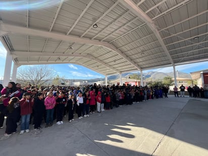 Los pequeños de la primaria Evangelina Lozano fueron los beneficiados. 