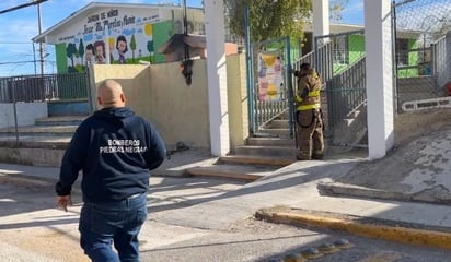 Siniestro : Elementos del Heroico Cuerpo de Bomberos y la Policía Municipal acudieron de inmediato al lugar para coordinar la evacuación