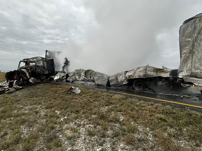 Accidente: Autoridades y cuerpos de rescate trabajan en el lugar.