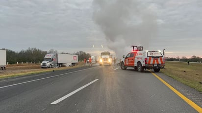 Accidente: Autoridades y cuerpos de rescate trabajan en el lugar.