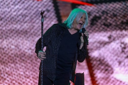 CONCIERTO : Def Leppard en la Feria de León emocionó a más de 20 mil asistentes con sus éxitos de los 80 y 90. El foro Mazda estuvo lleno 
