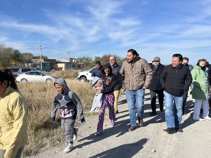 Municipio : Entregaron despensas y cobertores para las familias de este sector.