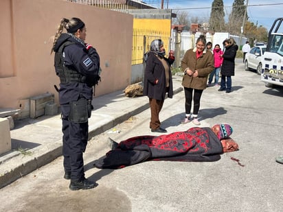 policiaca: Socorristas de SAMU acudieron en su auxilio.