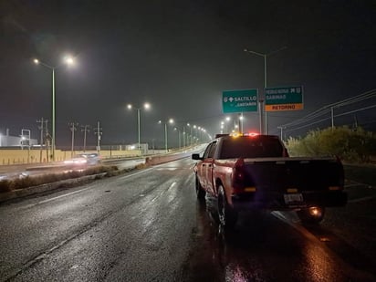 policiaca: Con la capa de hielo los puentes se vuelven peligrosos para la conductores.