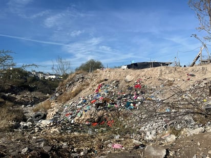 Basura: Esta práctica de tirar basura en la zona se ha hecho desde hace años.