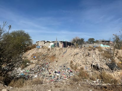 Basura: Esta práctica de tirar basura en la zona se ha hecho desde hace años.