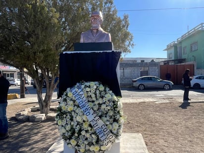 Municipio: Se hizo la debelación de una placa en su honor.