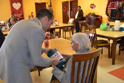 Visita Aaron Valdés el day care la Guadalupana