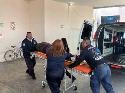 policiaca: Los rescatistas y policías tuvieron que sacarlo nuevamente del hospital Amparo Pape de Benavides.