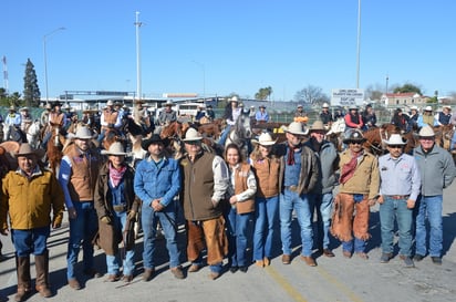 A seguir cabalgando juntos