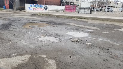 Calle mar del norte continua con problemática de baches