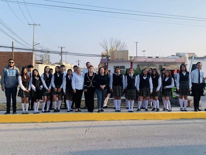 Educación : Se tiene una gran participación de estudiantes en las conmemoraciones a fechas importantes para la historia del país.