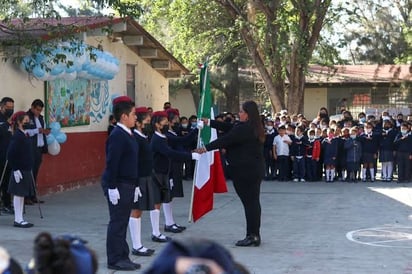 Educación : Se tiene una gran participación de estudiantes en las conmemoraciones a fechas importantes para la historia del país.