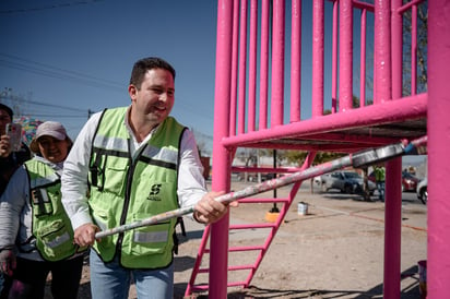 Municipio: Supervisa programa “Aquí Andamos” y trabaja además en limpieza de callejones.
