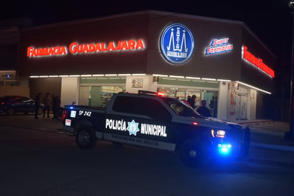 policiaca: Los ladrones huyeron con dinero, mercancía y hasta un casco.