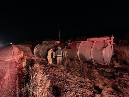 Accidente: Elementos del cuerpo de Bomberos de Escobedo acudieron rápidamente a la escena para realizar una inspección.