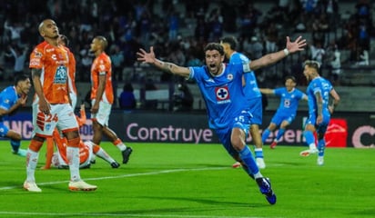 futbol: La escuadra de Cruz Azul sufrió, pero en los últimos minutos logró sacarle los tres puntos al equipo del Pachuca