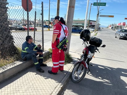 Accidente: Socorristas de Cruz Roja se movilizaron en su ayuda.