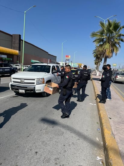 policiaca: Este gesto forma parte de una estrategia para reforzar el vínculo entre la corporación y la comunidad.