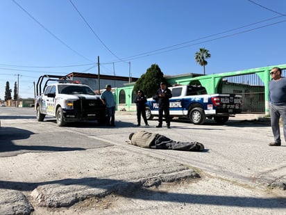 policiaca: Socorristas de Cruz Roja lo trasladaron a un hospital.