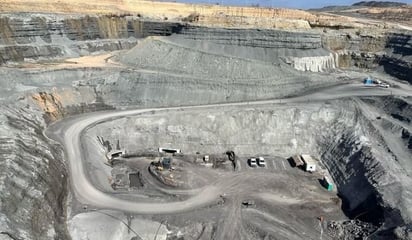 De 75 mineros sepultados en Coahuila recuperan 12