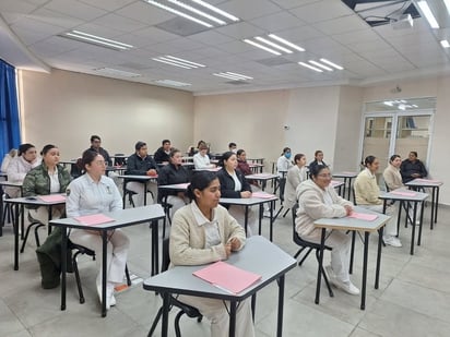 Estudiantes encuentran opciones en las áreas de la salud