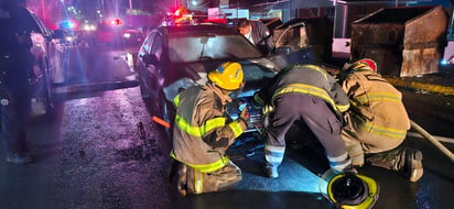 policiaca: El motor del auto quedó reducido a cenizas.