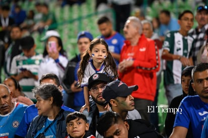 Afición en el Estadio Corona, Santos vs Cruz Azul