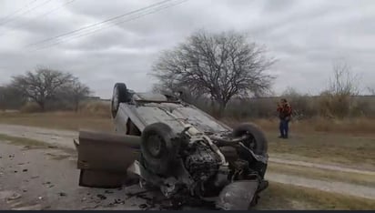 Volcadura : El accidente ocurrió cuando el conductor de un Volkswagen Vento perdió el control del vehículo