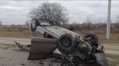 Volcadura : El accidente ocurrió cuando el conductor de un Volkswagen Vento perdió el control del vehículo