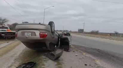 Volcadura : El accidente ocurrió cuando el conductor de un Volkswagen Vento perdió el control del vehículo