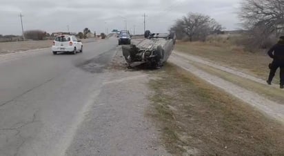 Volcadura : El accidente ocurrió cuando el conductor de un Volkswagen Vento perdió el control del vehículo