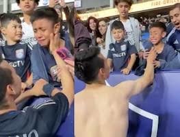 'Chucky' Lozano tiene hermoso gesto con un niño