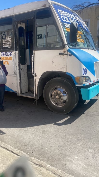 Accidente: Elementos de Tránsito Municipal arribaron al sitio del percance.