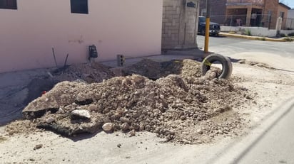 Retrasos en la vialidad por labores locales en la calle Jalisco, colonia Nísperos