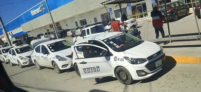 Choferes de taxis sin IMSS por comercio informal