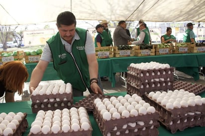 Mercadito Mejora ofrece más de 100 productos de la canasta básica : El programa se replicó en la colonia Real del Norte en Piedras Negras 