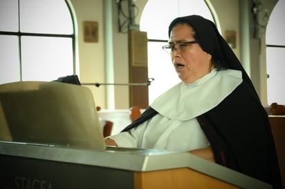 Sor Julia Cerriteño: Monja dominica en capilla Santa Teresita del Niños Jesús.