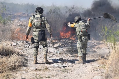 Bomberos y Ejército atienden incendio en Monclova