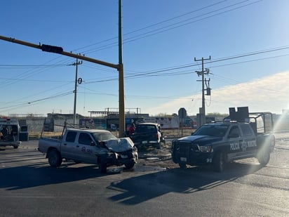 Accidente: El percance ocurrió cuando un conductor intentó incorporarse al bulevar Venustiano Carranza sin respetar la luz del semáforo.