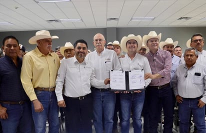 Suscriben Conagua, gobiernos de Coahuila y Durango y usuarios de riego, convenio para tecnificación del Distrito de Riego 017 Región Lagunera.: Se invertirán más de 9 mil 800 millones de pesos para el impulso del desarrollo productivo de la Comarca Lagunera.