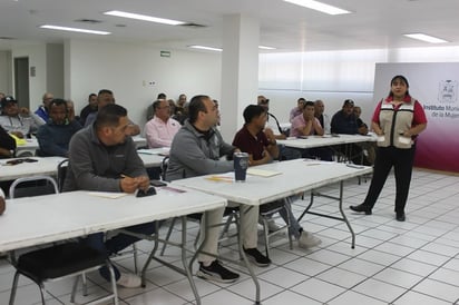 seguridad: Los conductores aprenden sobre el protocolo de atención a víctimas en caso de que se cometa algún tipo de violencia.