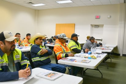 Eagle Pass capacita a trabajadores de obras públicas en seguridad en el trabajo: El Departamento de Obras Públicas de Eagle Pass completó una capacitación de dos días. 