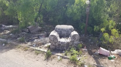 Reportan basurero clandestino en la colonia Buena Vista de Piedras Negras: Habitantes de los sectores Buena Vista e INFONAVIT en Piedras Negras reportaron la aparición de un basurero clandestino.