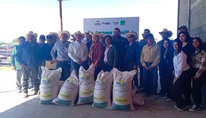 ENTREGA DE SEMILLA  En apoyo al esfuerzo agrícola local, se entregó semilla forrajera del ciclo otoño-invierno a familias productoras del municipio.   Con el propósito